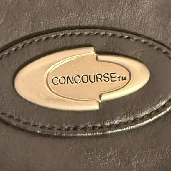 Concourse Leather Duffel Travel Bag Approximately 21x11x10 Removable Strap - Picture 4 of 16